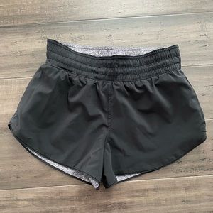 Lululemon Choose A Side Short - Size 4